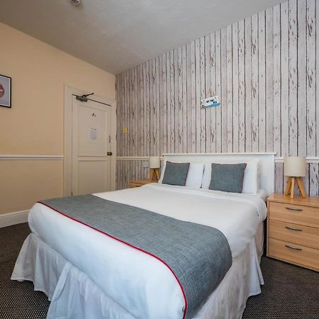 Oyo Pier Hotel Rhyl Esterno foto