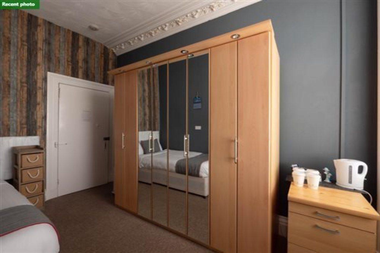 Oyo Pier Hotel Rhyl Esterno foto