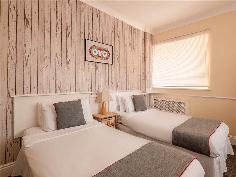 Oyo Pier Hotel Rhyl Esterno foto