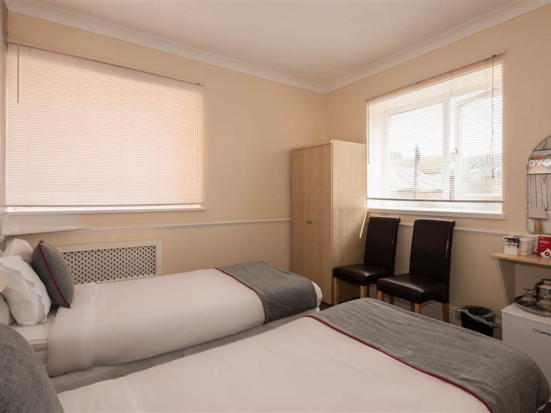 Oyo Pier Hotel Rhyl Esterno foto