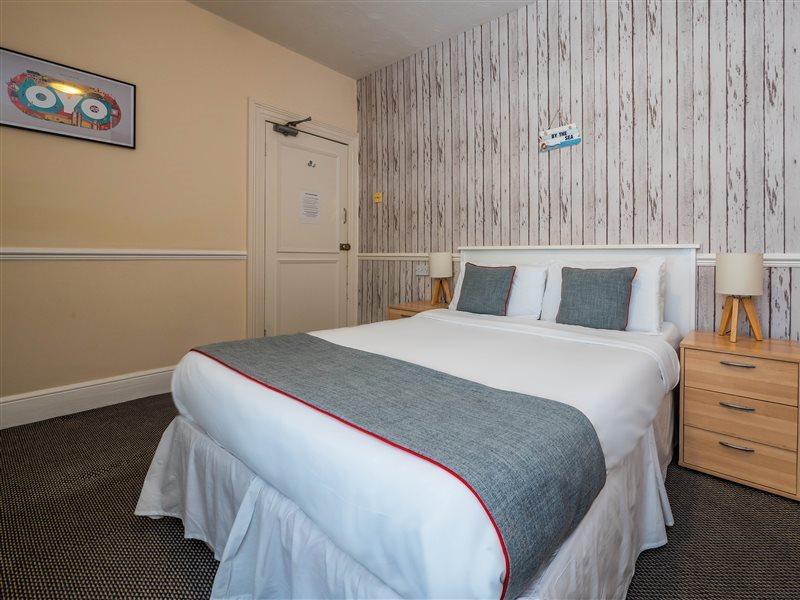 Oyo Pier Hotel Rhyl Esterno foto