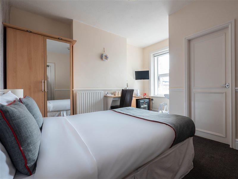 Oyo Pier Hotel Rhyl Esterno foto