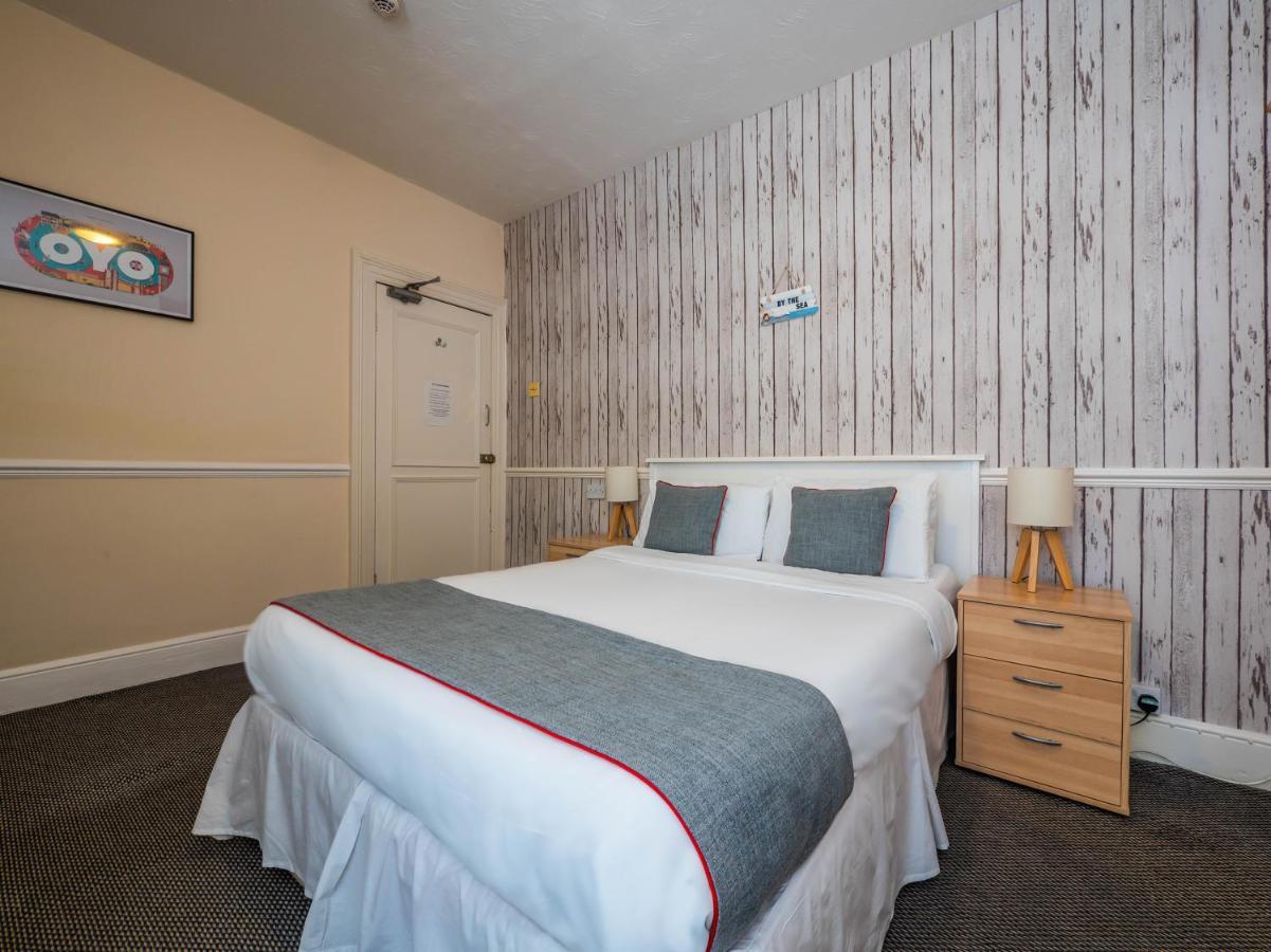 Oyo Pier Hotel Rhyl Esterno foto