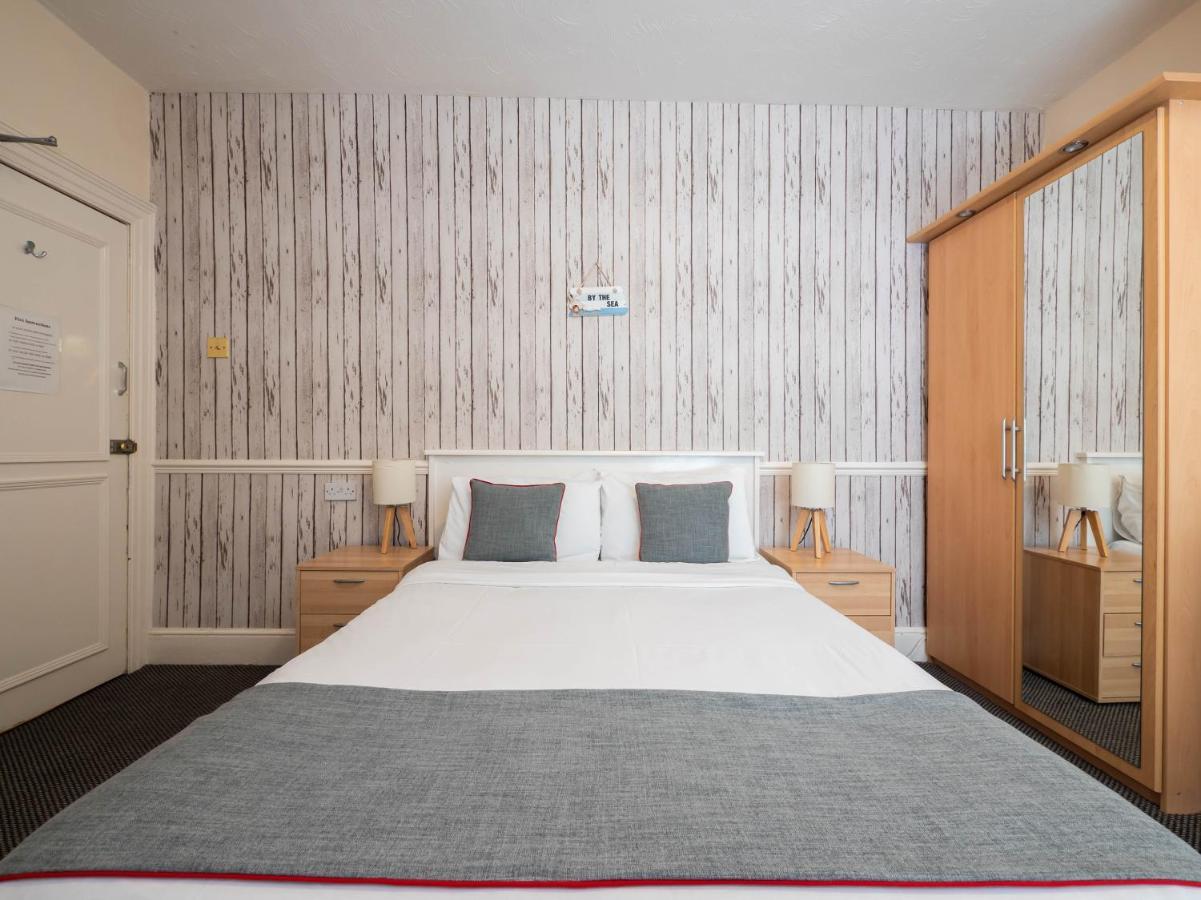 Oyo Pier Hotel Rhyl Esterno foto