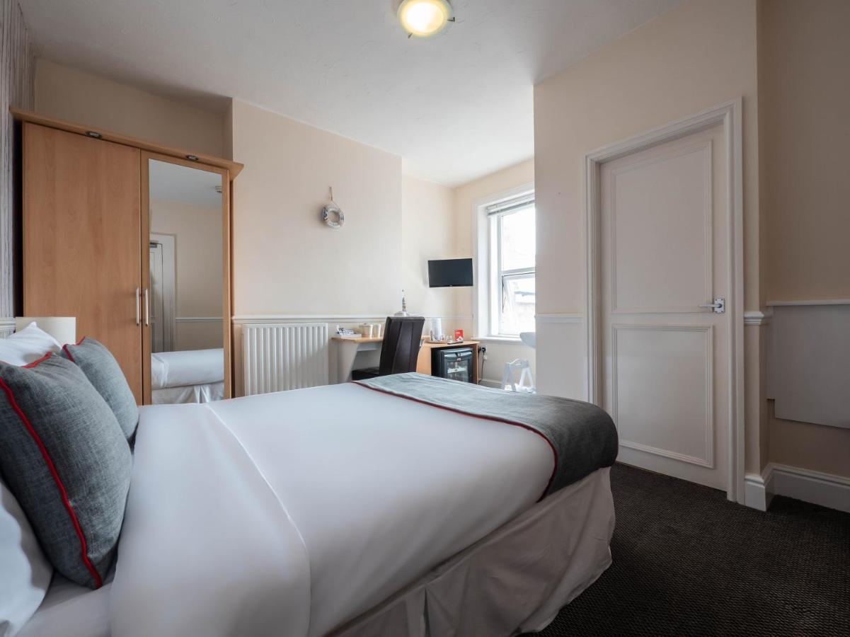 Oyo Pier Hotel Rhyl Esterno foto