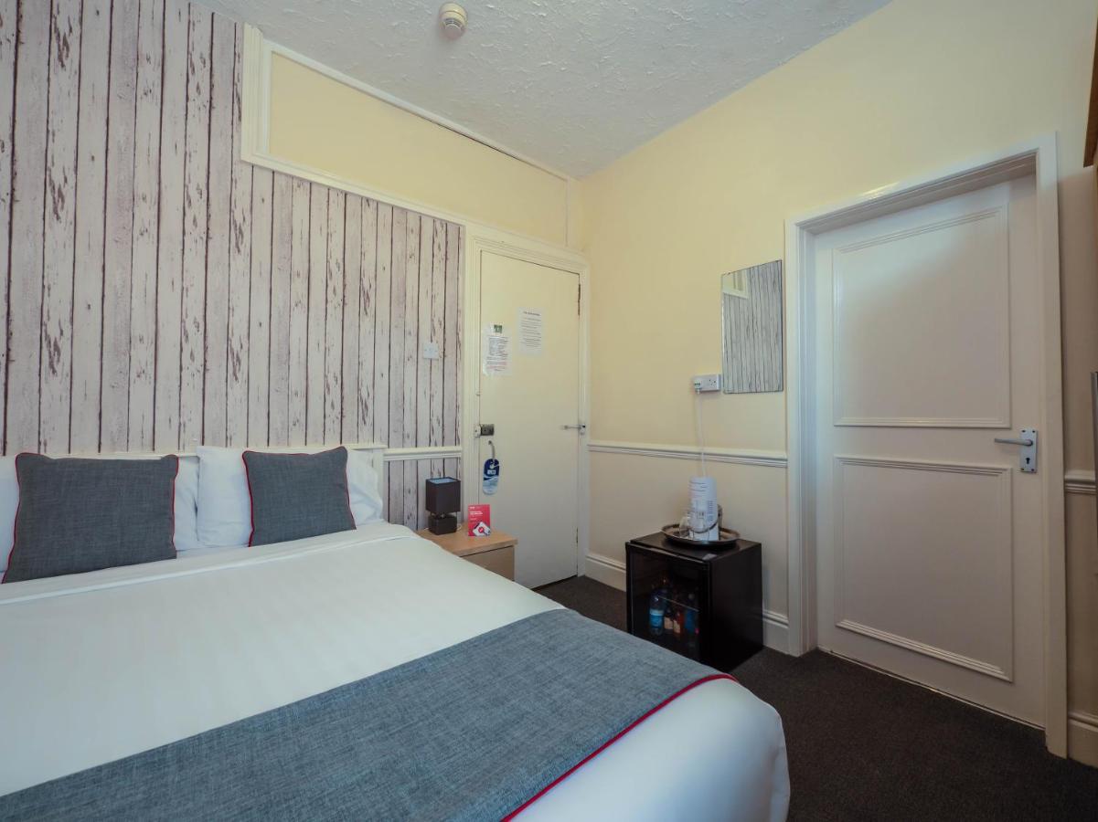 Oyo Pier Hotel Rhyl Esterno foto