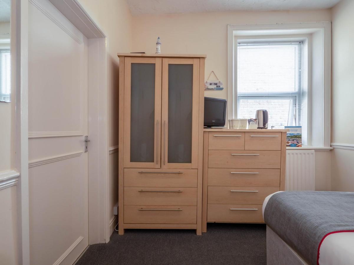 Oyo Pier Hotel Rhyl Esterno foto