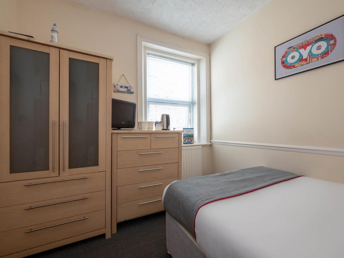 Oyo Pier Hotel Rhyl Esterno foto