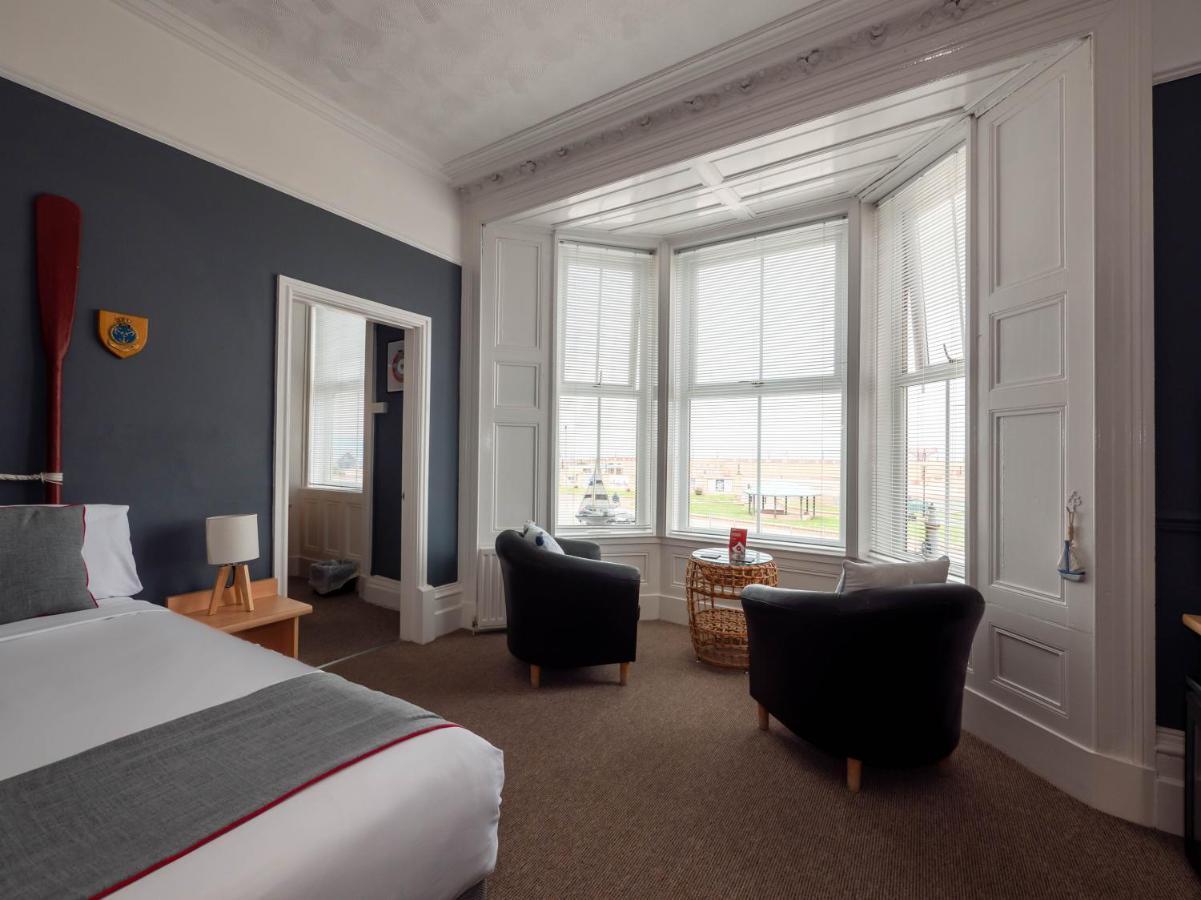 Oyo Pier Hotel Rhyl Esterno foto