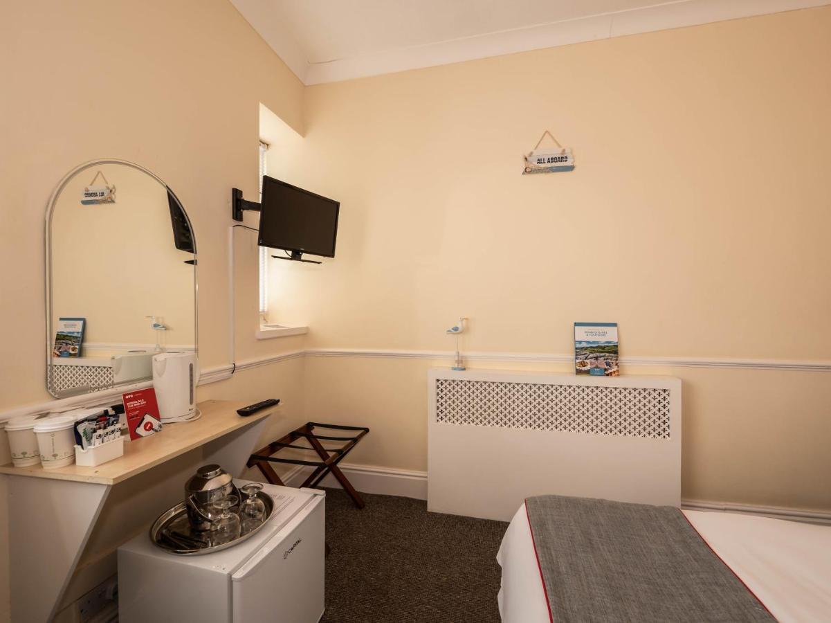 Oyo Pier Hotel Rhyl Esterno foto