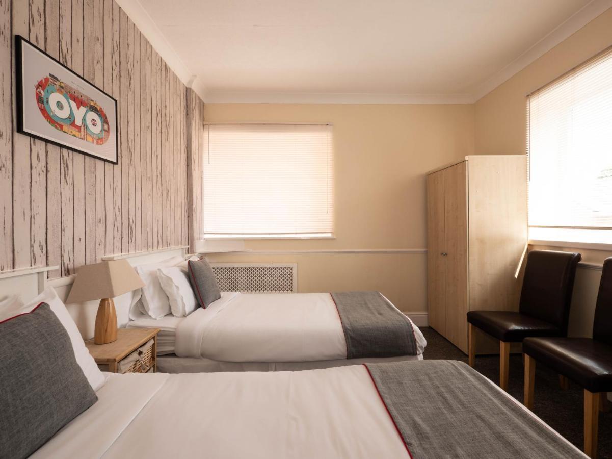 Oyo Pier Hotel Rhyl Esterno foto