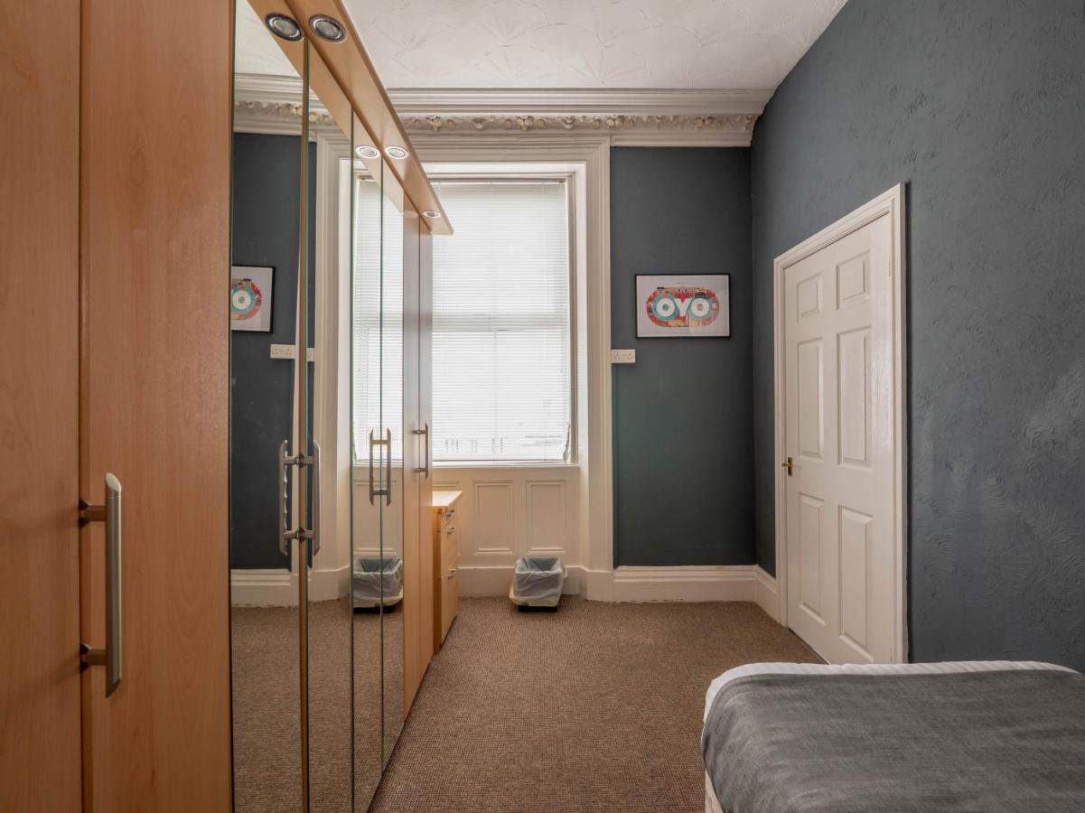 Oyo Pier Hotel Rhyl Esterno foto