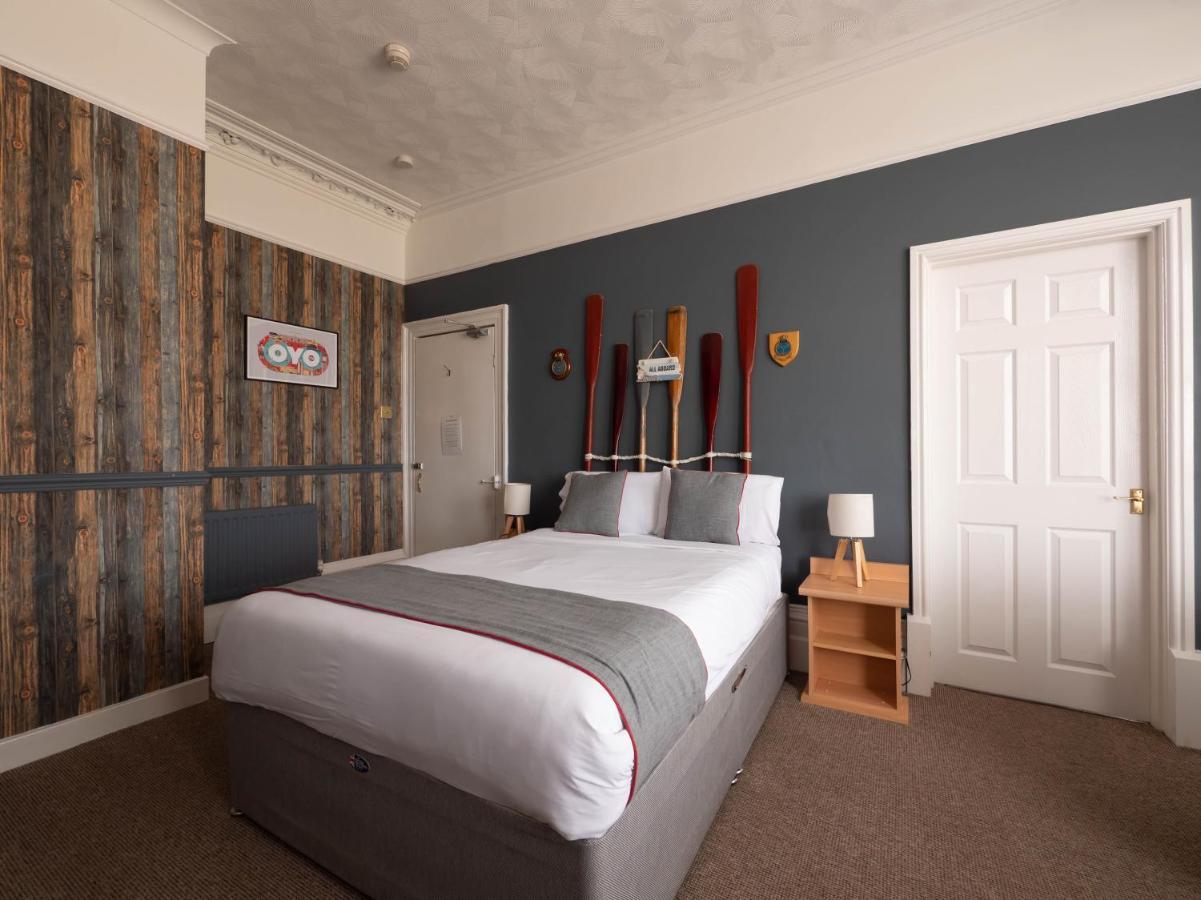 Oyo Pier Hotel Rhyl Esterno foto