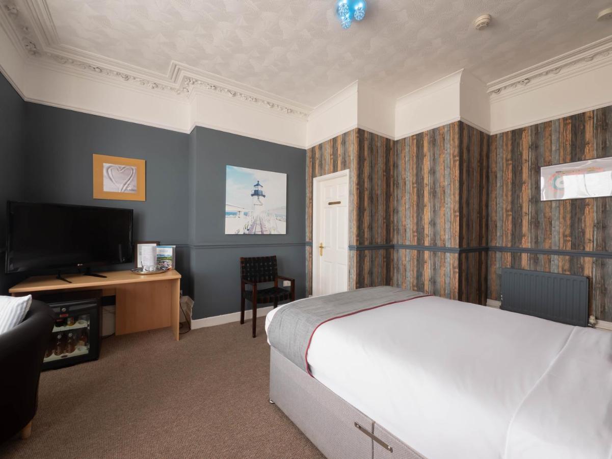 Oyo Pier Hotel Rhyl Esterno foto