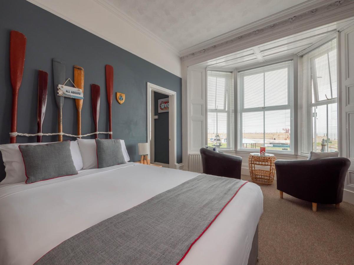Oyo Pier Hotel Rhyl Esterno foto