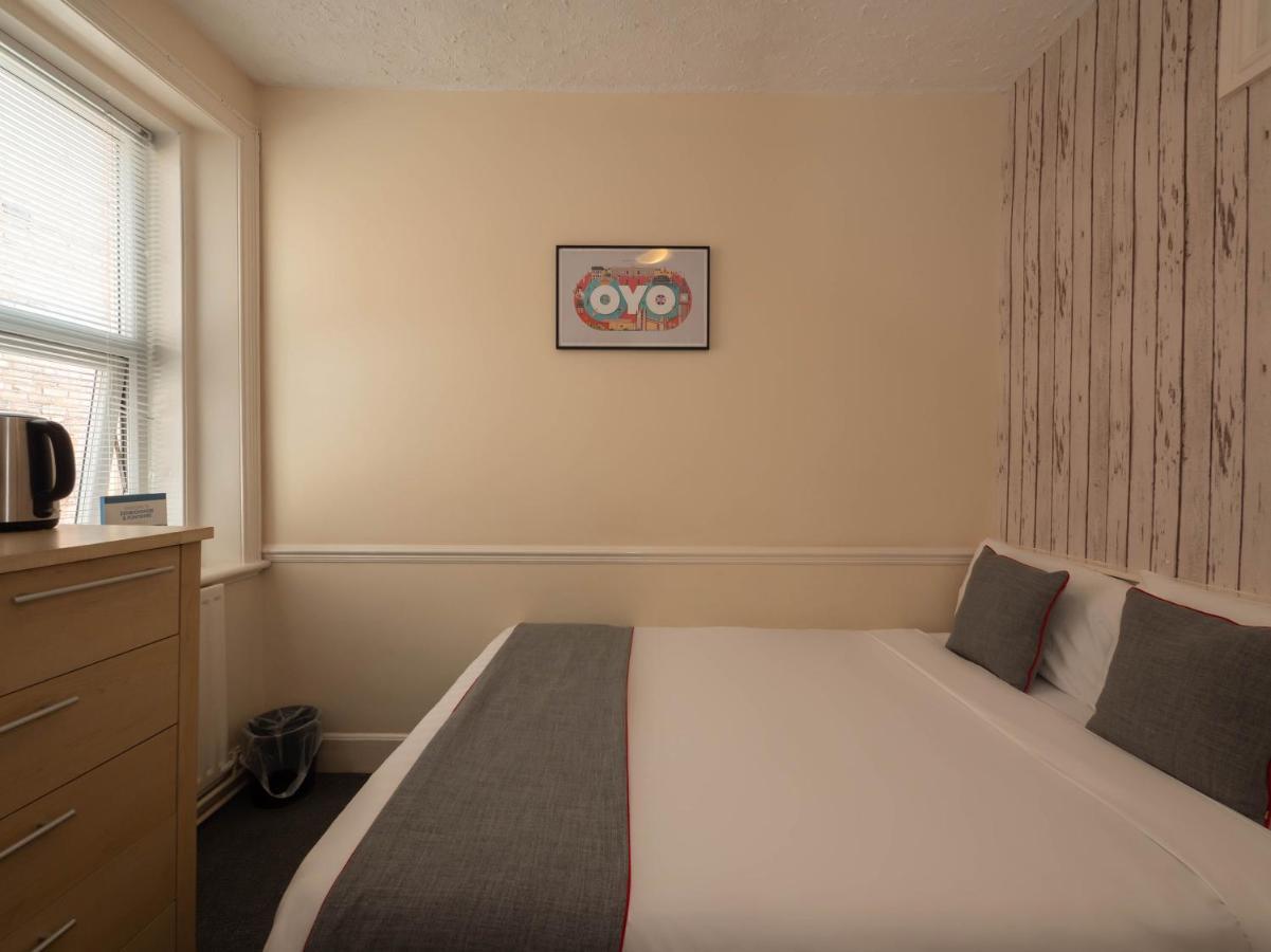 Oyo Pier Hotel Rhyl Esterno foto