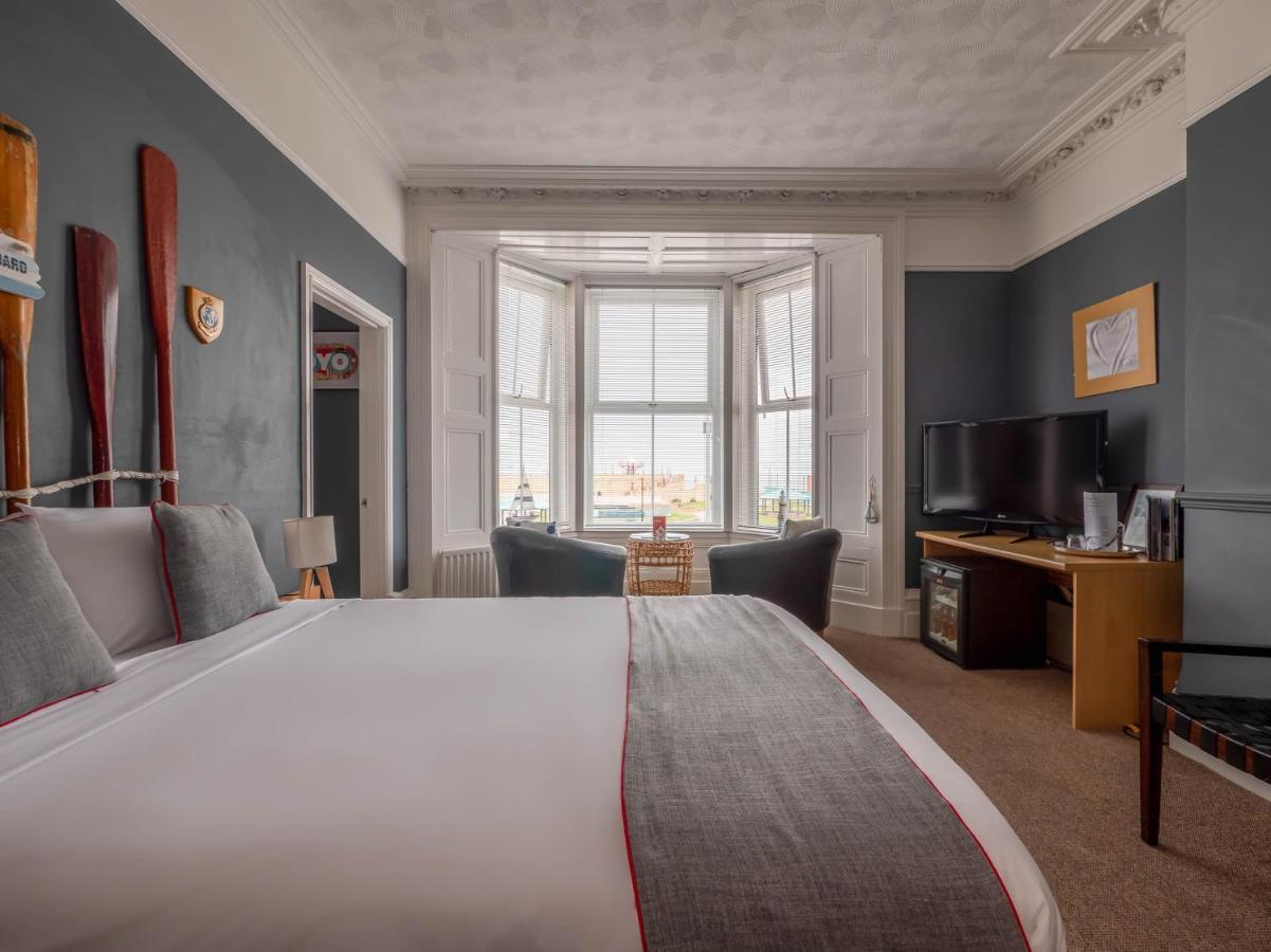 Oyo Pier Hotel Rhyl Esterno foto