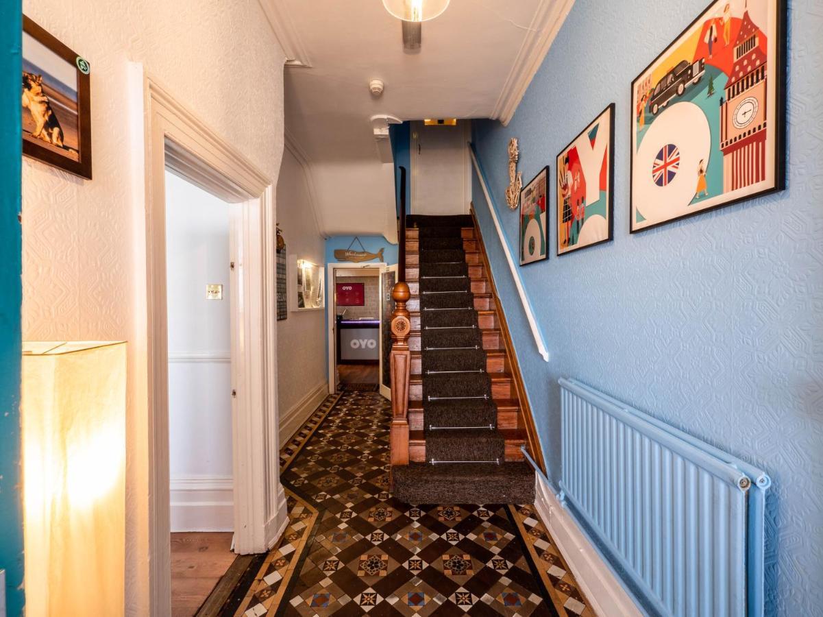 Oyo Pier Hotel Rhyl Esterno foto
