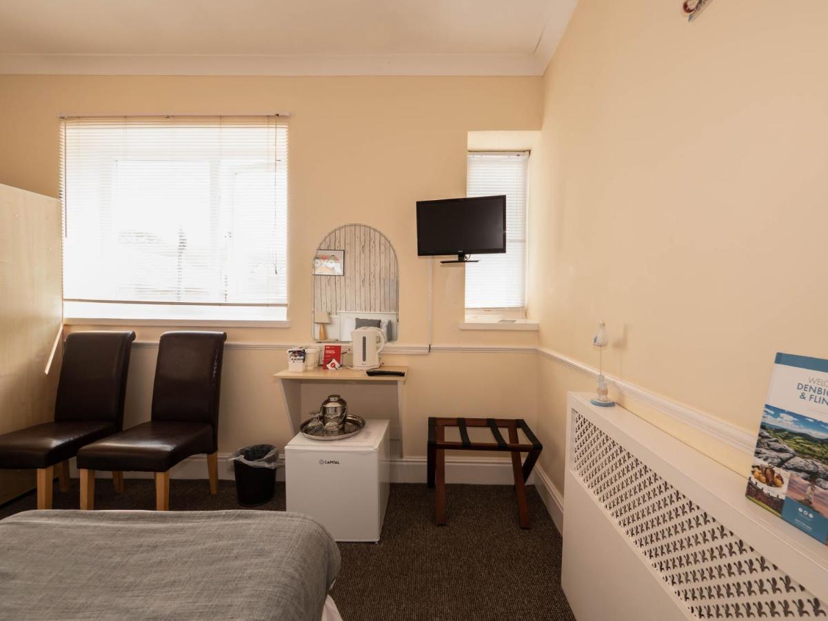 Oyo Pier Hotel Rhyl Esterno foto