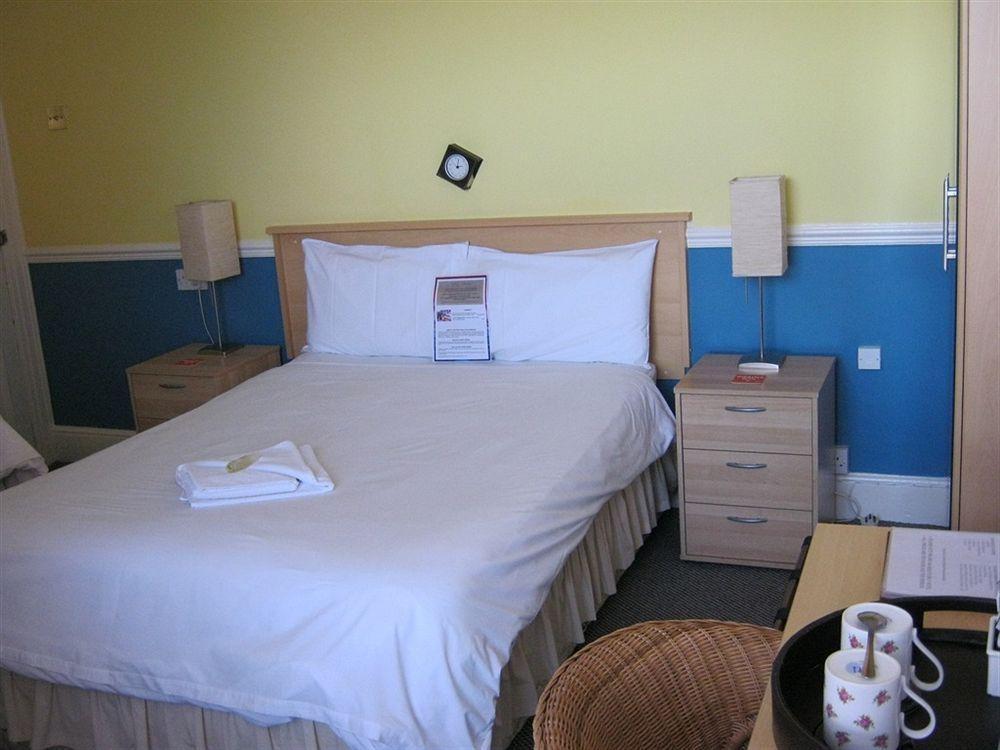 Oyo Pier Hotel Rhyl Esterno foto